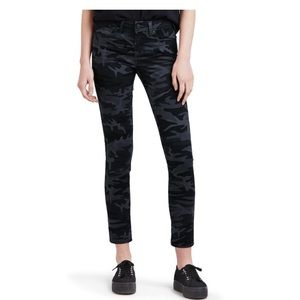 Black camo Levi’s skinny jeans